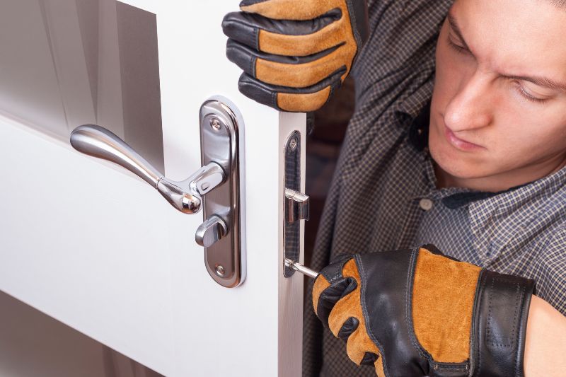 landlord changing lock betweent tenants in LA